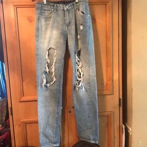 Dahli sz S(28 x 32) distressed high waisted jeans